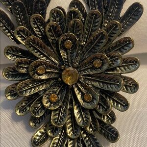 Elegant Gold Pendant Necklace